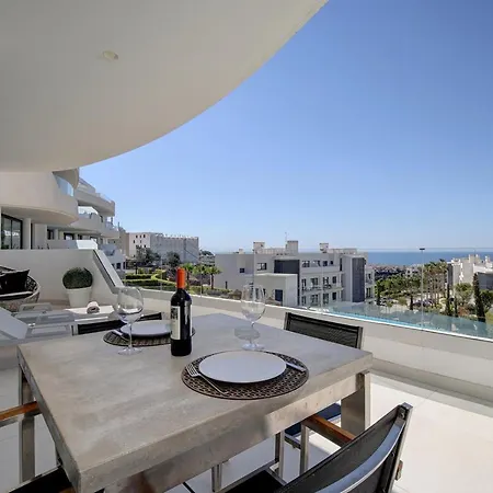 Stylish Three Bedroom @ Higueron West! Apartment *