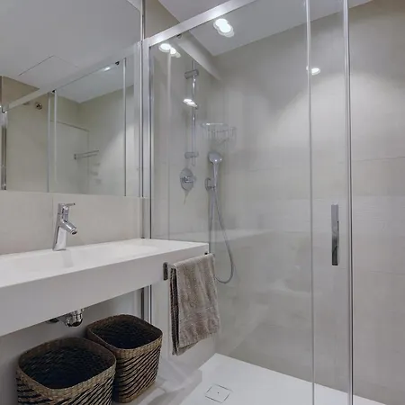 Stylish Three Bedroom @ Higueron West! Apartment